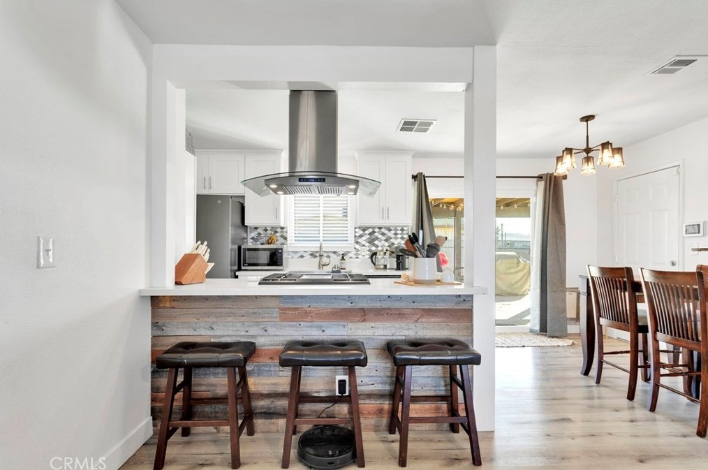 14731 Pawnee Rd, Apple Valley CA  92307-4028 exterior