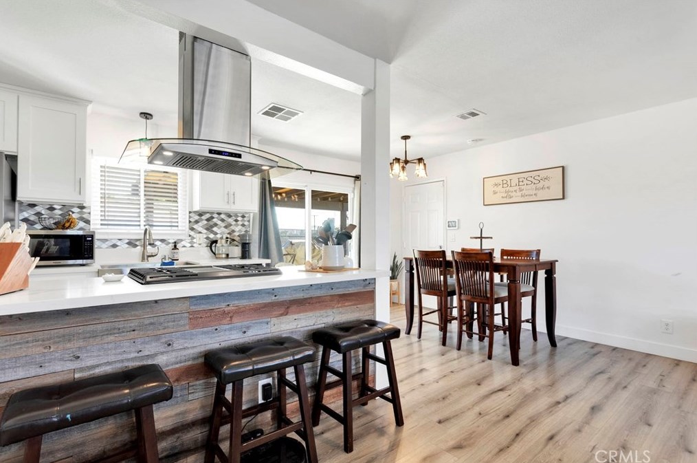 14731 Pawnee Rd, Apple Valley CA  92307-4028 exterior