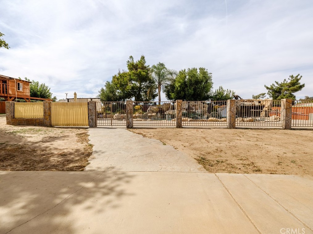 9856 Arroyo Ave, Hesperia CA  92345-2905 exterior