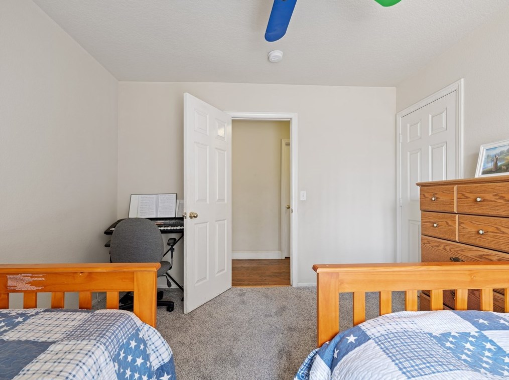 9856 Arroyo Ave, Hesperia CA  92345-2905 exterior