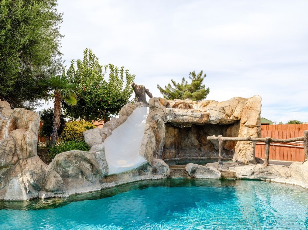 9856 Arroyo Ave, Hesperia CA  92345-2905 exterior