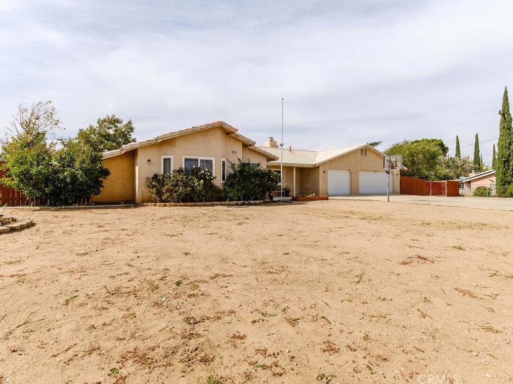 9856 Arroyo Ave, Hesperia CA  92345-2905 exterior