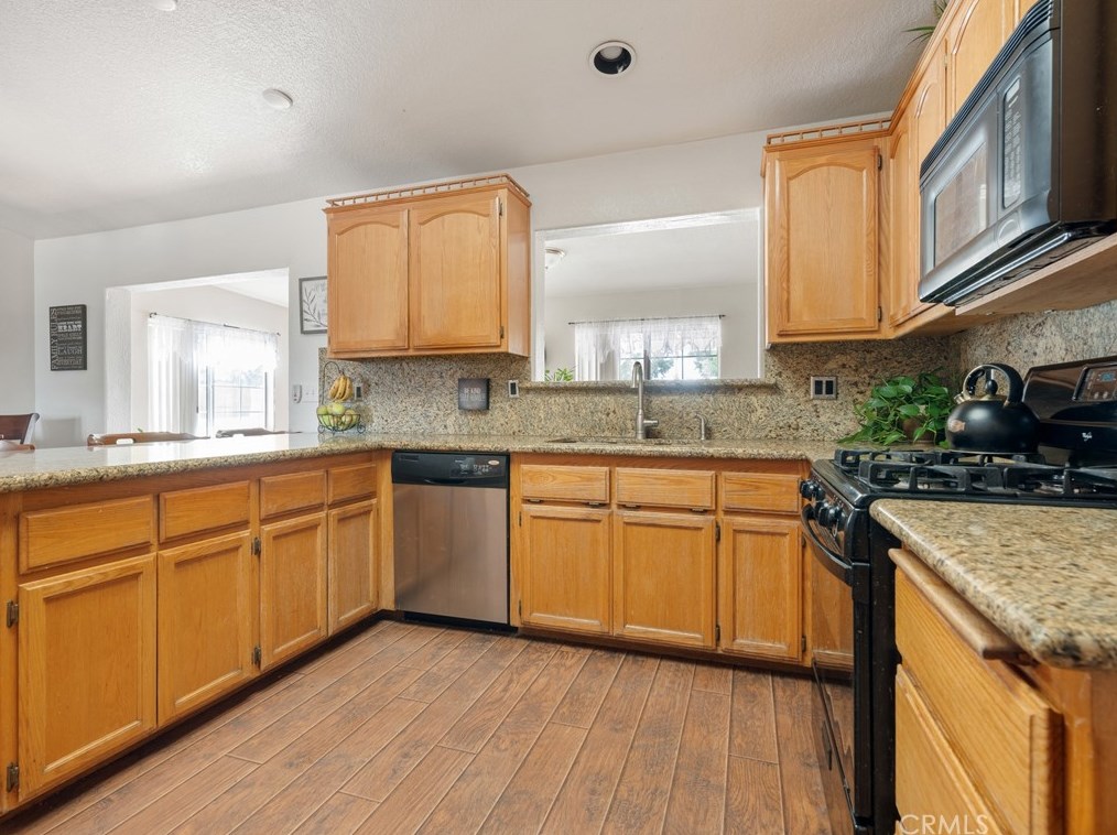 9856 Arroyo Ave, Hesperia CA  92345-2905 exterior