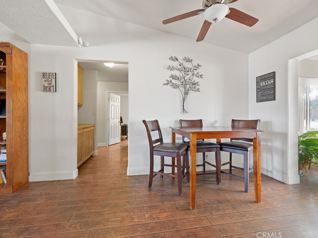 9856 Arroyo Ave, Hesperia CA  92345-2905 exterior