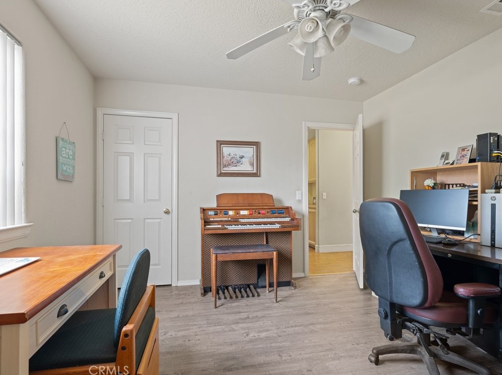 9856 Arroyo Ave, Hesperia CA  92345-2905 exterior