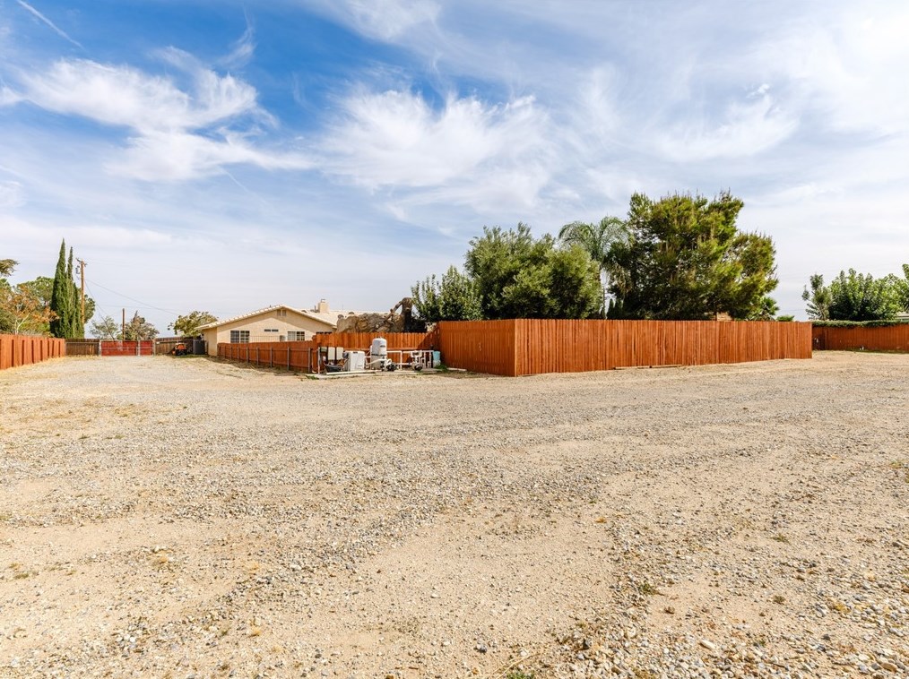 9856 Arroyo Ave, Hesperia CA  92345-2905 exterior