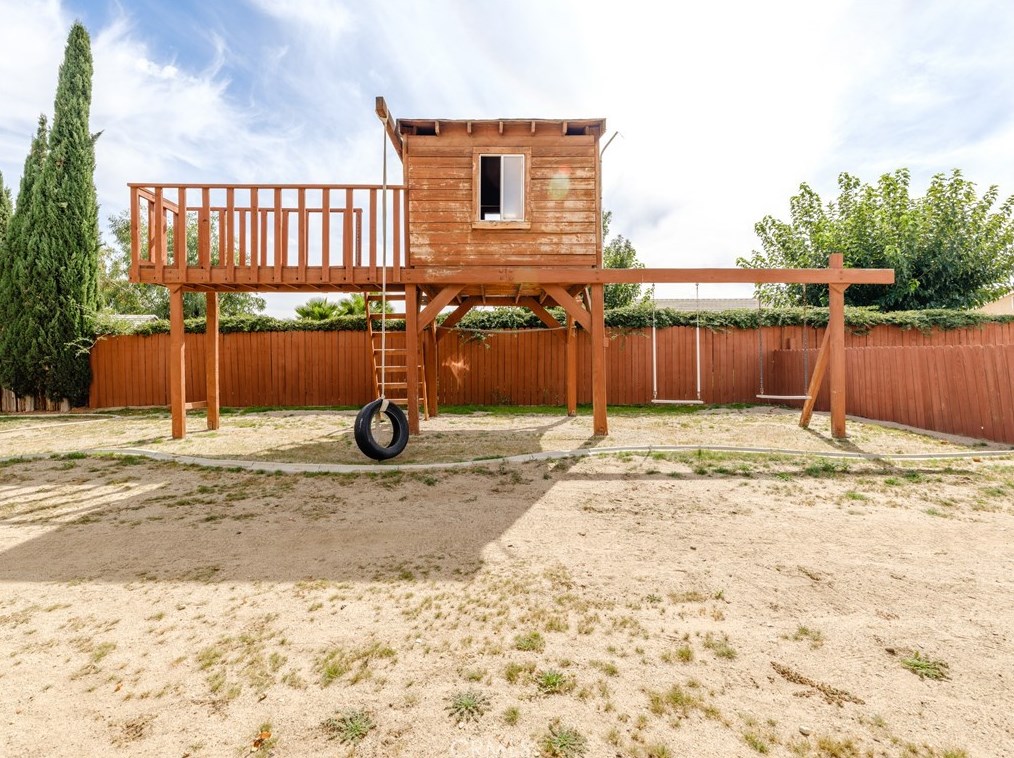 9856 Arroyo Ave, Hesperia CA  92345-2905 exterior