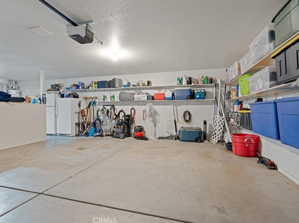 9856 Arroyo Ave, Hesperia CA  92345-2905 exterior