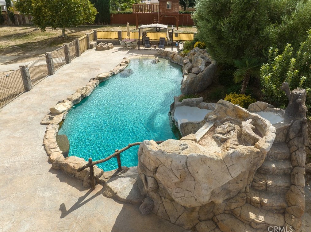 9856 Arroyo Ave, Hesperia CA  92345-2905 exterior