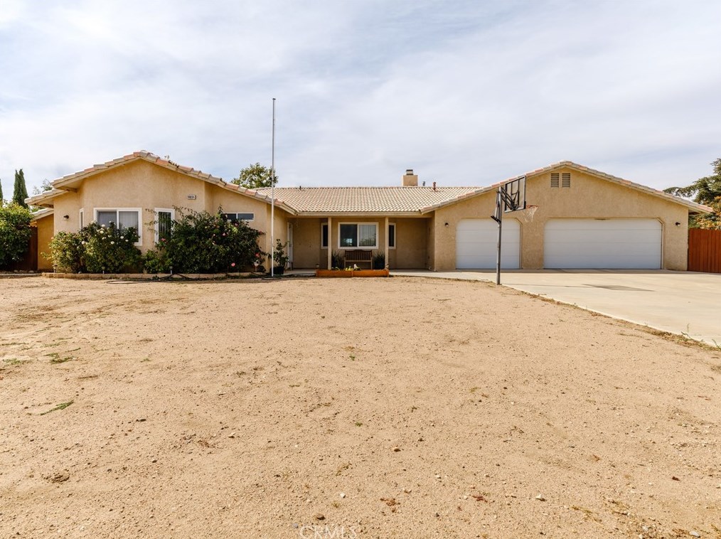 9856 Arroyo Ave, Hesperia CA  92345-2905 exterior