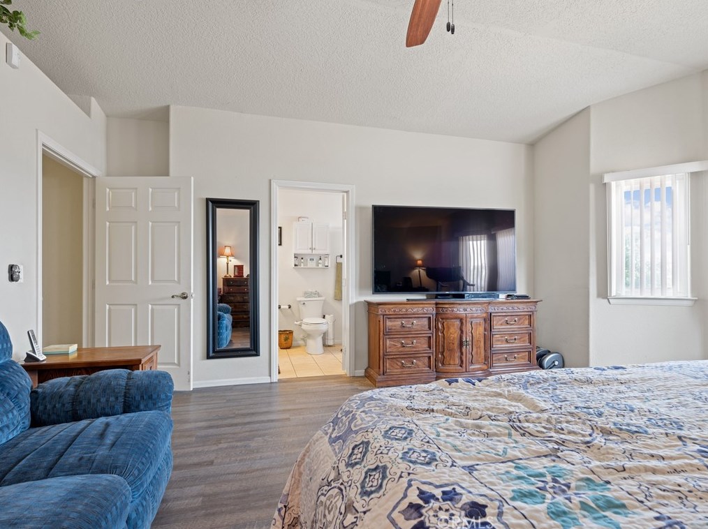 9856 Arroyo Ave, Hesperia CA  92345-2905 exterior