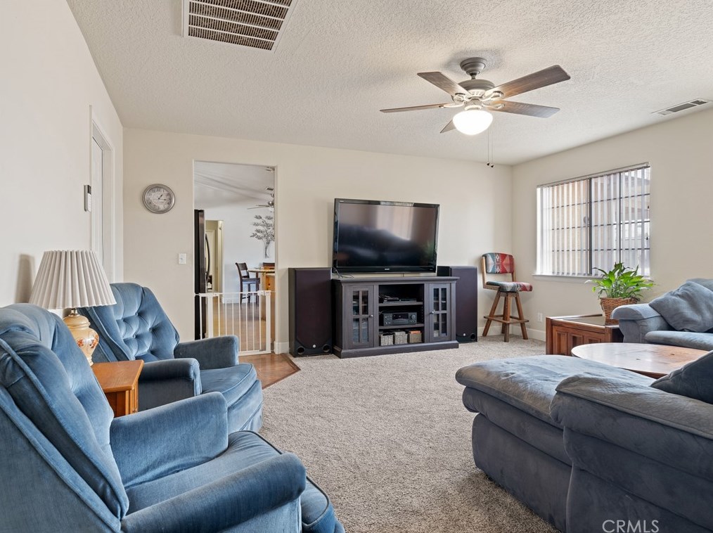 9856 Arroyo Ave, Hesperia CA  92345-2905 exterior