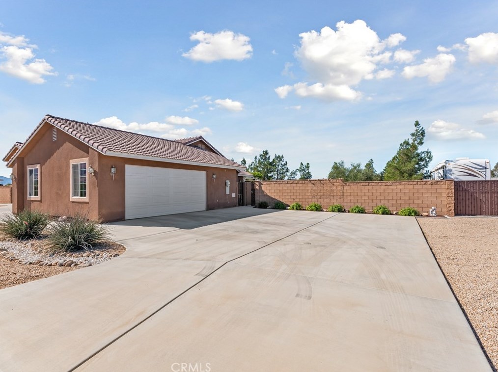9542 Candlelight St, Apple Valley CA  92308-8615 exterior