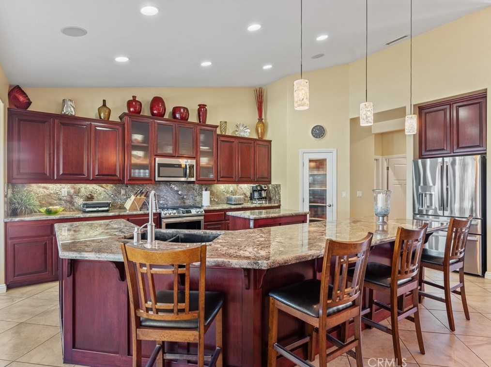 9542 Candlelight St, Apple Valley CA  92308-8615 exterior