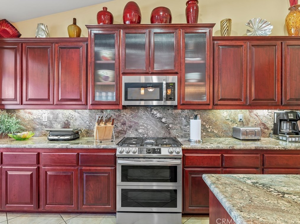 9542 Candlelight St, Apple Valley CA  92308-8615 exterior