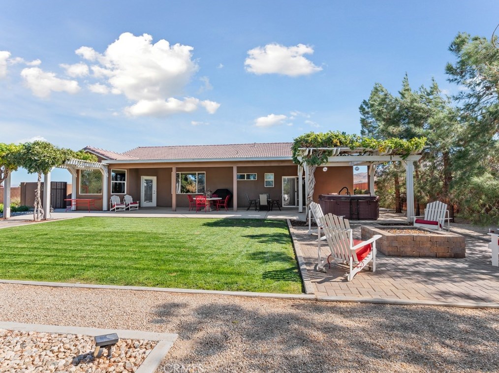 9542 Candlelight St, Apple Valley CA  92308-8615 exterior