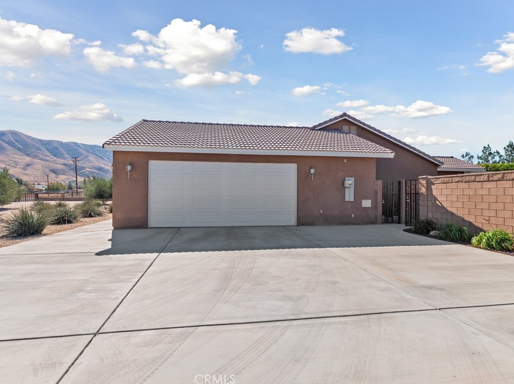 9542 Candlelight St, Apple Valley CA  92308-8615 exterior