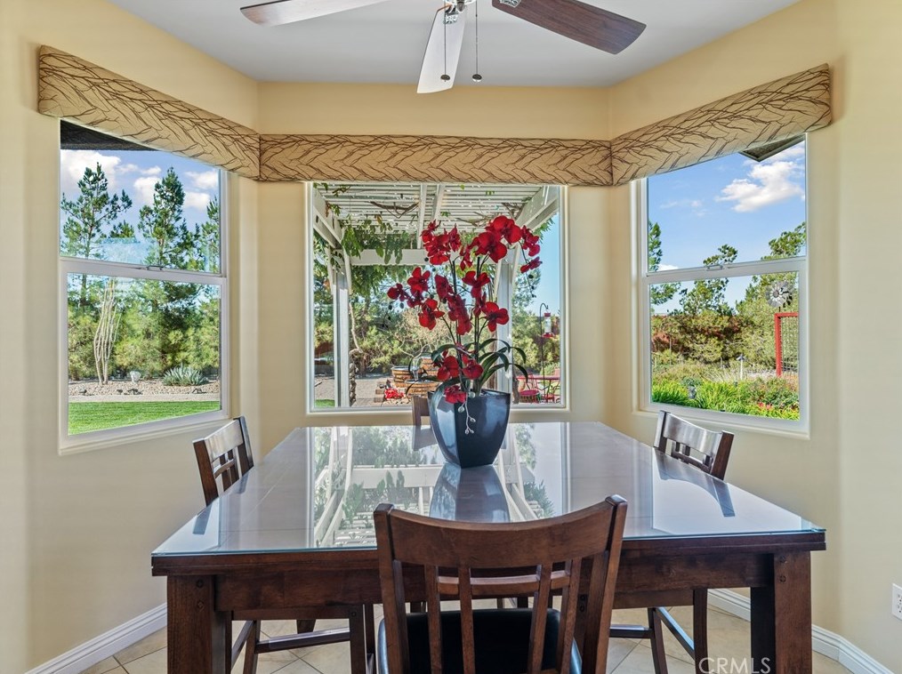 9542 Candlelight St, Apple Valley CA  92308-8615 exterior