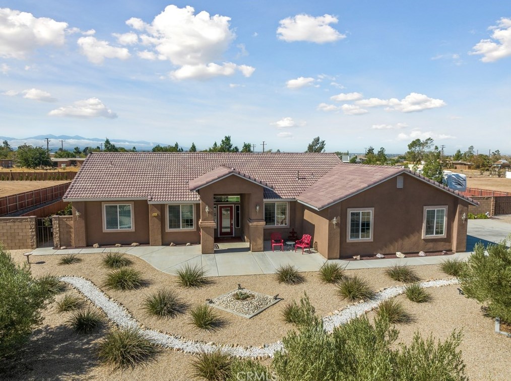 9542 Candlelight St, Apple Valley CA  92308-8615 exterior