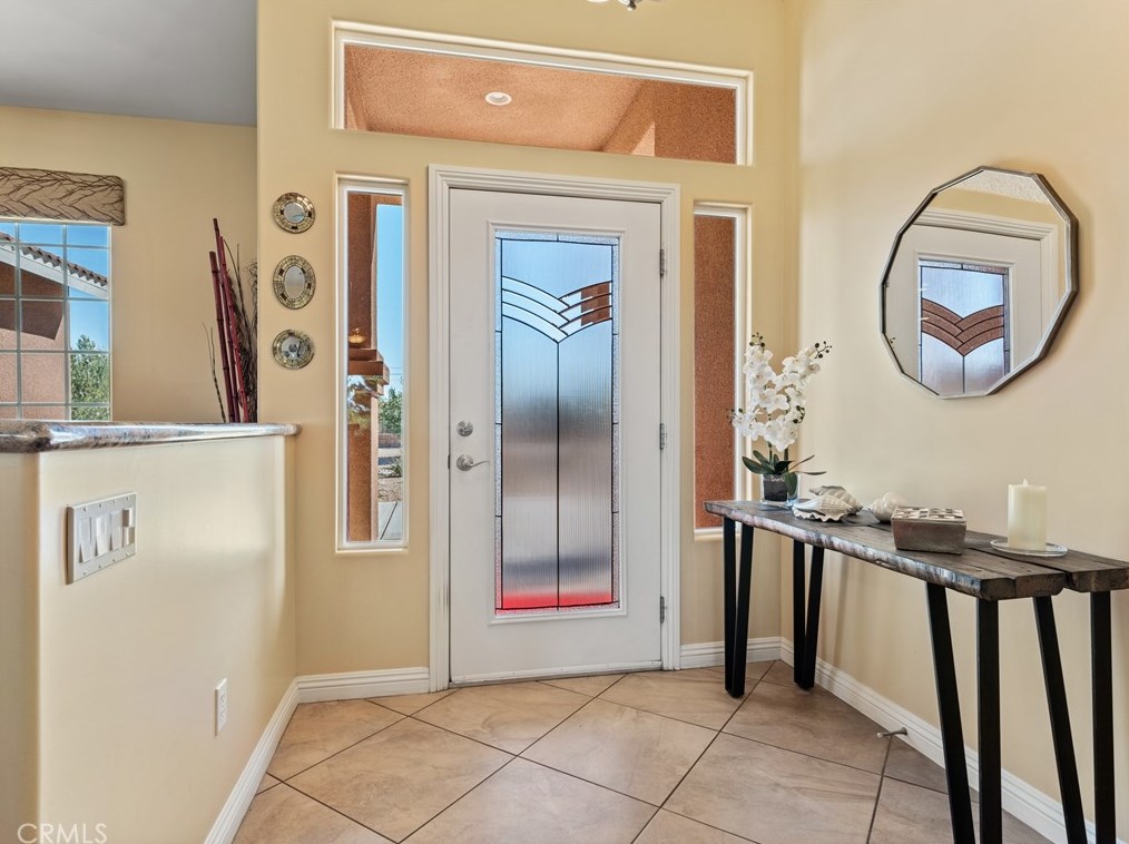 9542 Candlelight St, Apple Valley CA  92308-8615 exterior