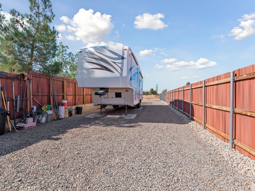 9542 Candlelight St, Apple Valley CA  92308-8615 exterior