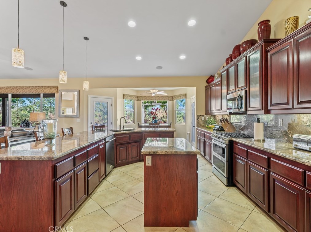 9542 Candlelight St, Apple Valley CA  92308-8615 exterior