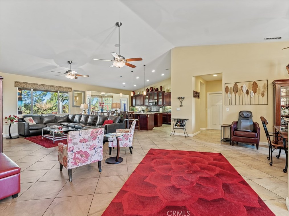 9542 Candlelight St, Apple Valley CA  92308-8615 exterior