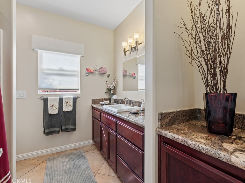 9542 Candlelight St, Apple Valley CA  92308-8615 exterior