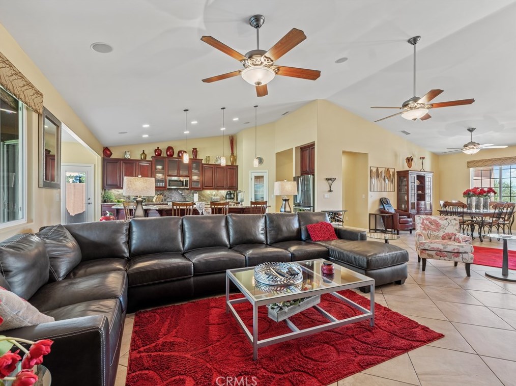 9542 Candlelight St, Apple Valley CA  92308-8615 exterior