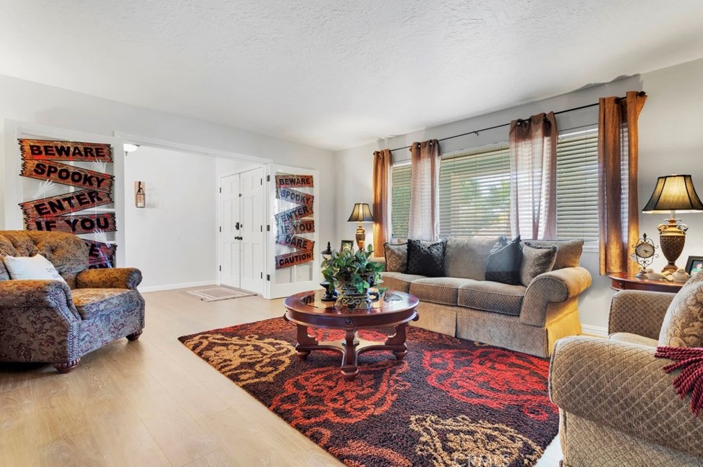 16191 Tude Rd, Apple Valley CA  92307-1248 exterior