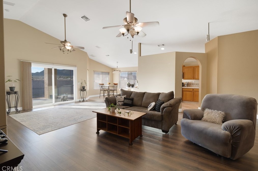 16520 Montauk Rd, Apple Valley CA  92307-1738 exterior