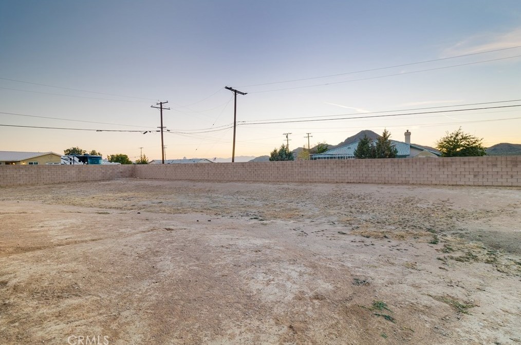 16520 Montauk Rd, Apple Valley CA  92307-1738 exterior