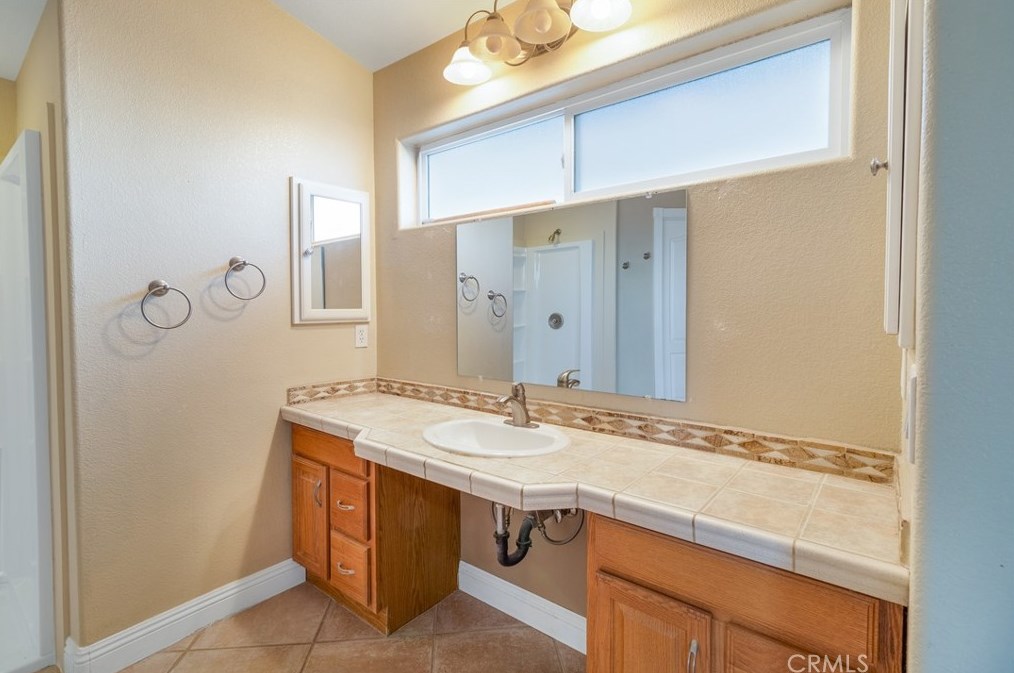 16520 Montauk Rd, Apple Valley CA  92307-1738 exterior