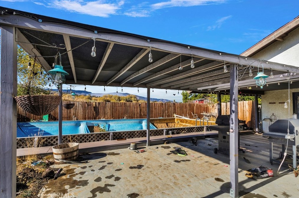 8577 Valle Vis Rd, Phelan CA  92371-9177 exterior