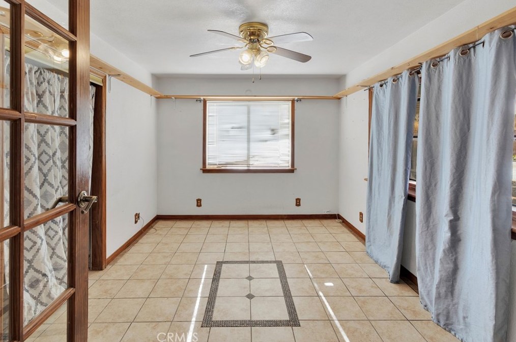 8577 Valle Vis Rd, Phelan CA  92371-9177 exterior