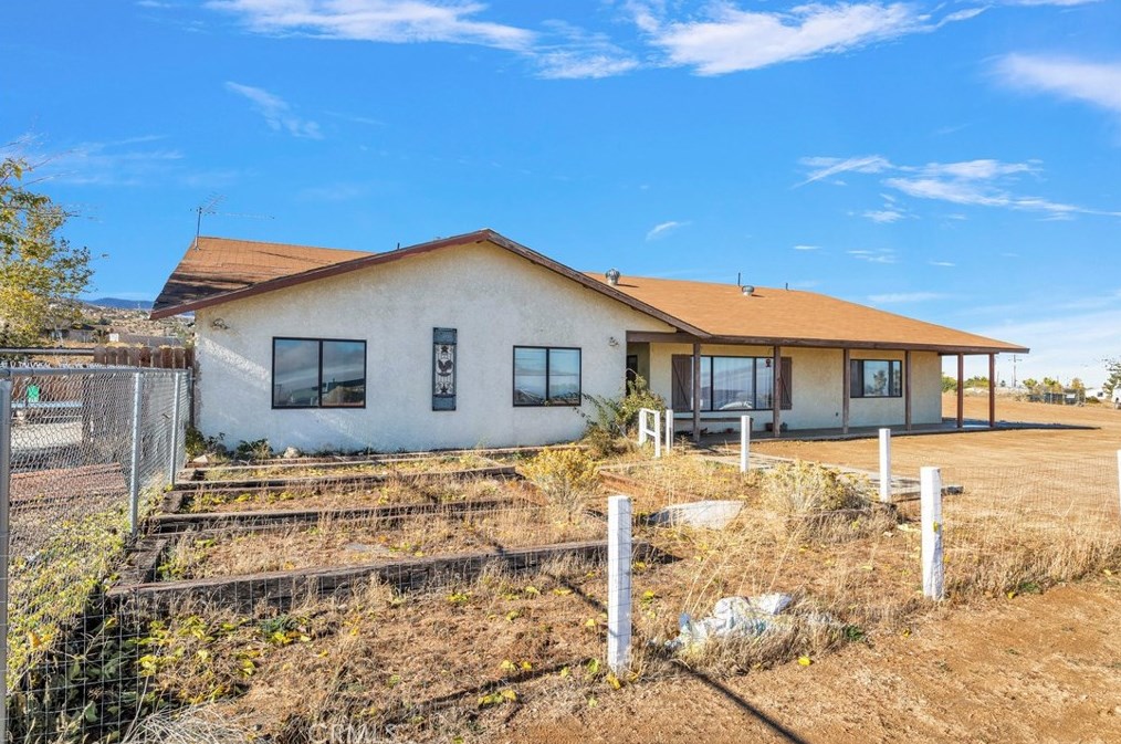 8577 Valle Vis Rd, Phelan CA  92371-9177 exterior