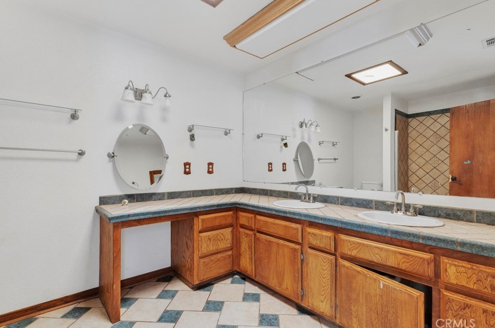 8577 Valle Vis Rd, Phelan CA  92371-9177 exterior