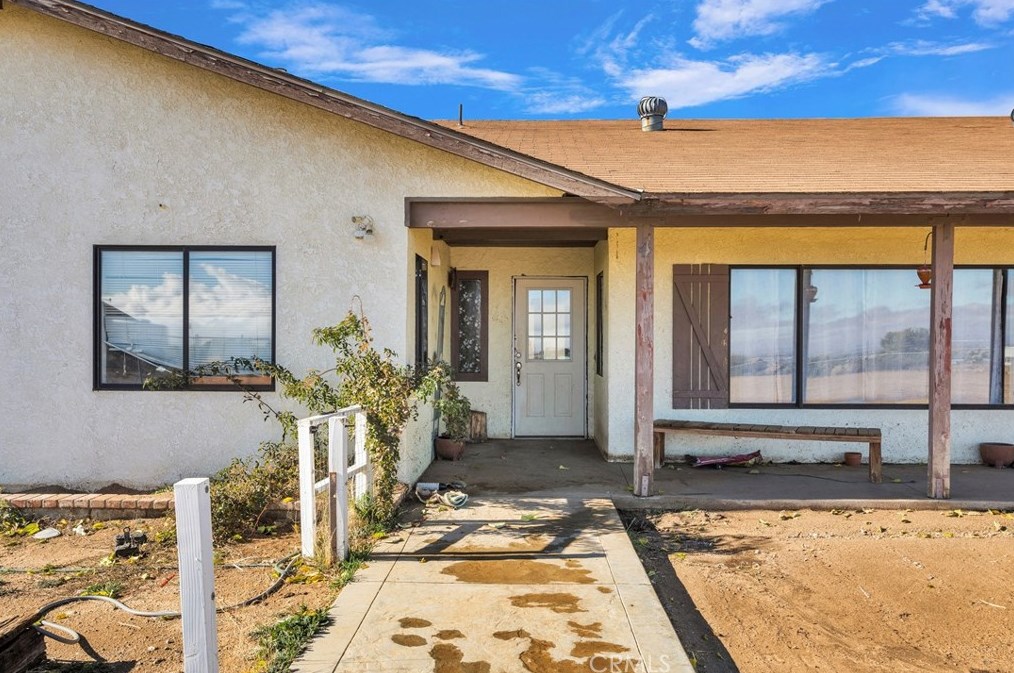 8577 Valle Vis Rd, Phelan CA  92371-9177 exterior