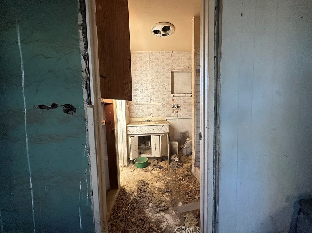 3887 Daisy Ln, Phelan CA  92371-6719 exterior