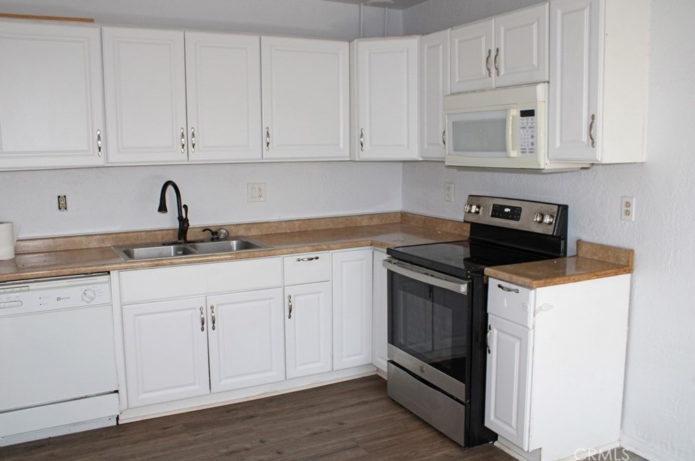 830 Candlelight St, Barstow CA  92311-5311 exterior