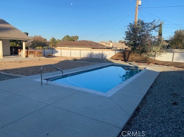 14343 Crow Rd, Apple Valley CA  92307-5521 exterior