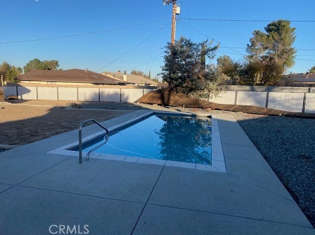 14343 Crow Rd, Apple Valley CA  92307-5521 exterior