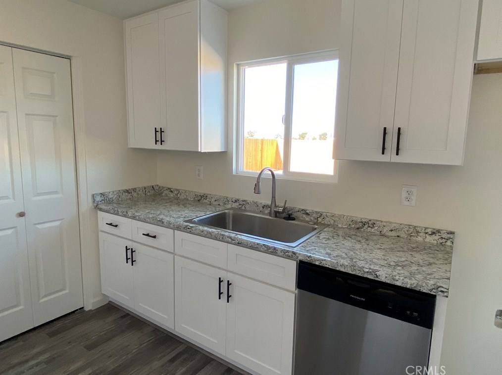 22634 Little Beaver Rd, Apple Valley CA  92308-7438 exterior