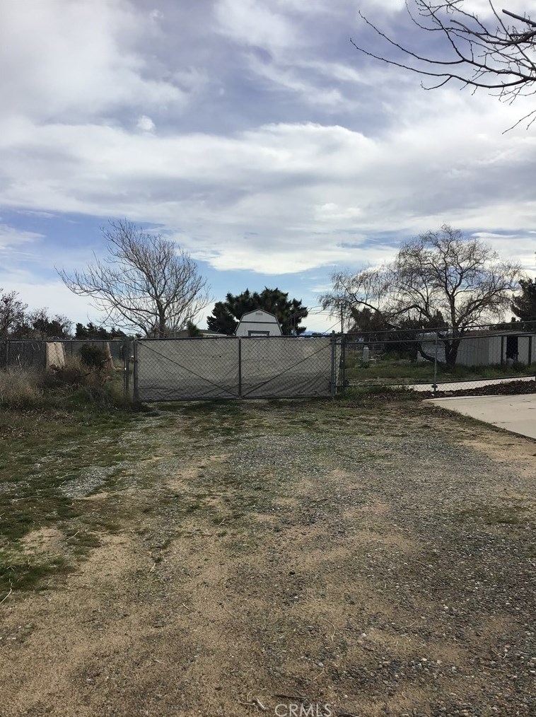 9125 Wilson Ranch Rd, Phelan CA  92371-7308 exterior