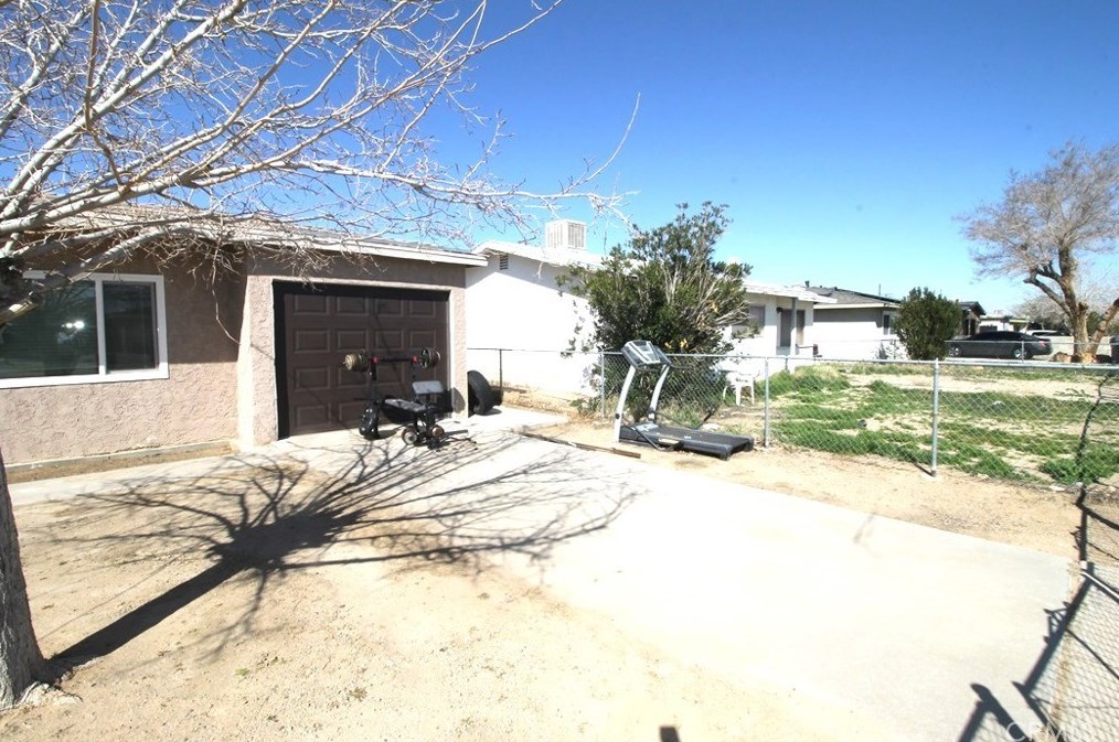34262 Paris St, Barstow CA  92311-3519 exterior