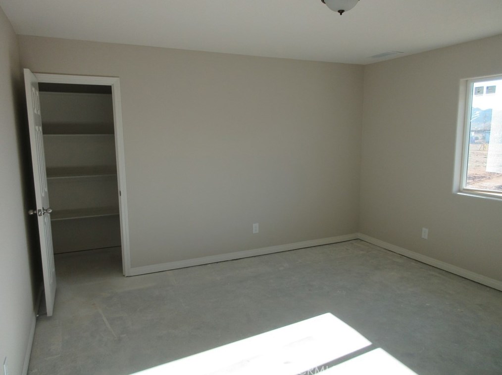 15729 Sago Rd, Apple Valley CA  92307-2811 exterior