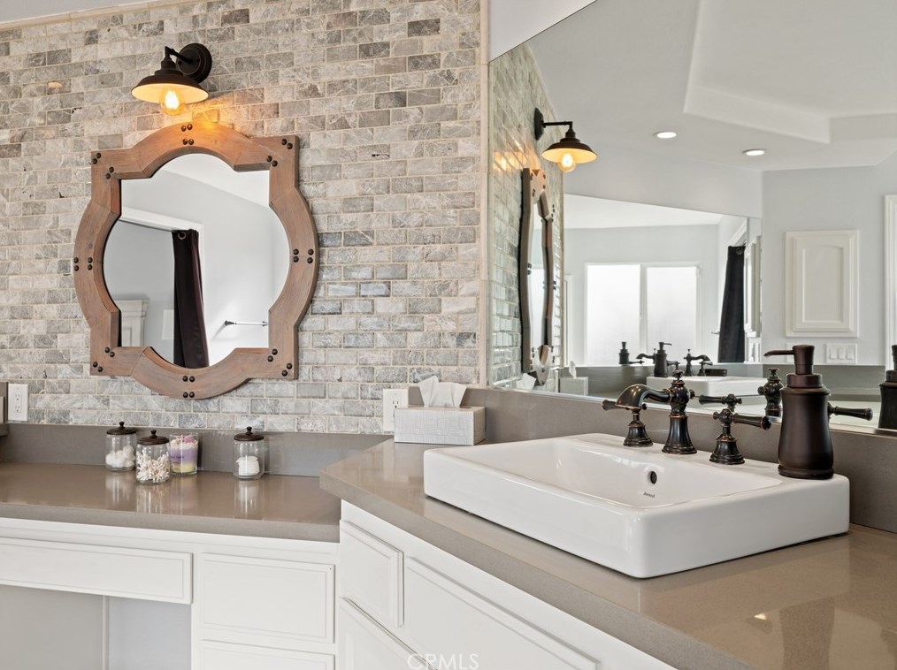 12520 Highline Dr, Apple Valley CA  92308-5046 exterior