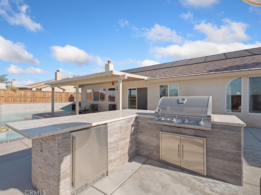 12520 Highline Dr, Apple Valley CA  92308-5046 exterior