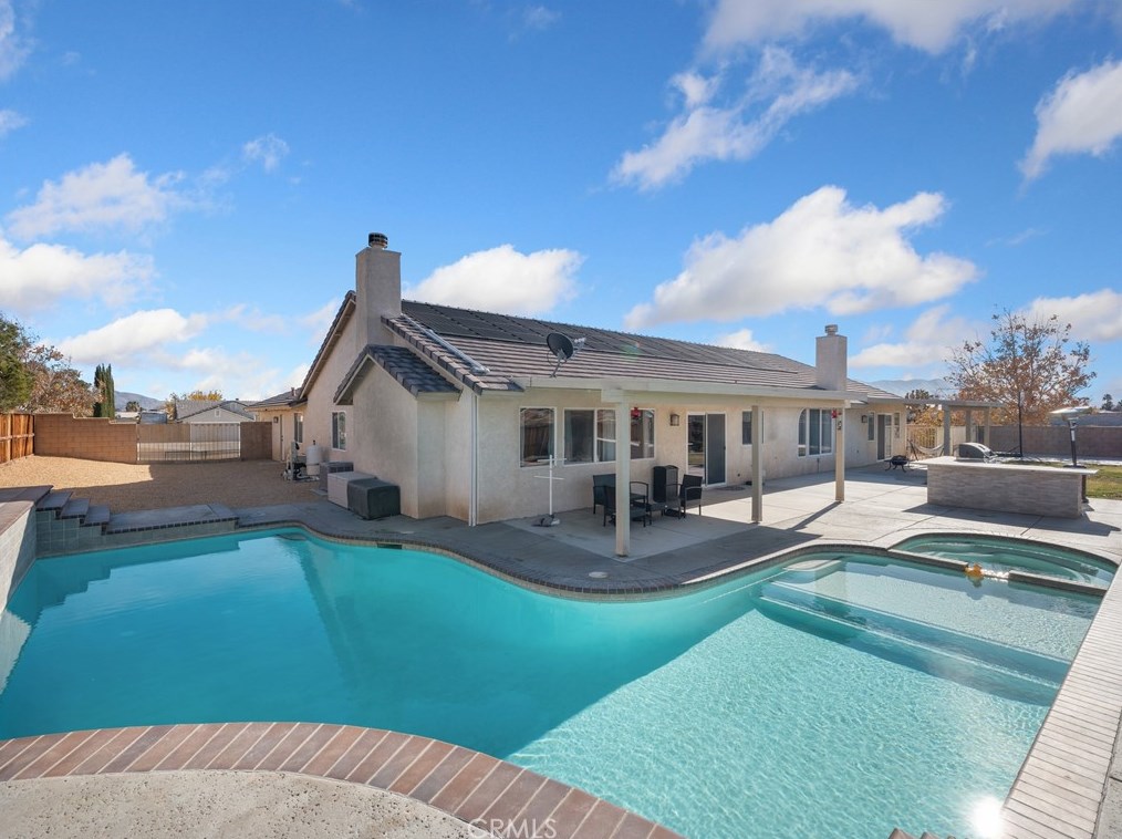 12520 Highline Dr, Apple Valley CA  92308-5046 exterior