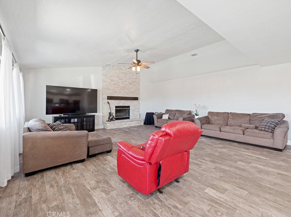 12520 Highline Dr, Apple Valley CA  92308-5046 exterior